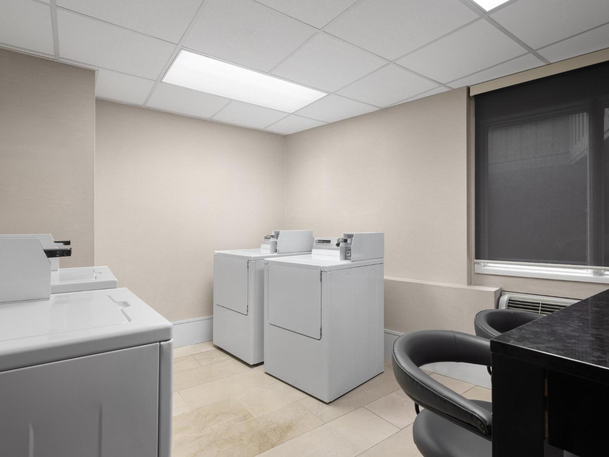 Holiday Inn Calgary Airport By Ihg Eksteriør billede